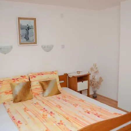 Natalija Gæstehus *